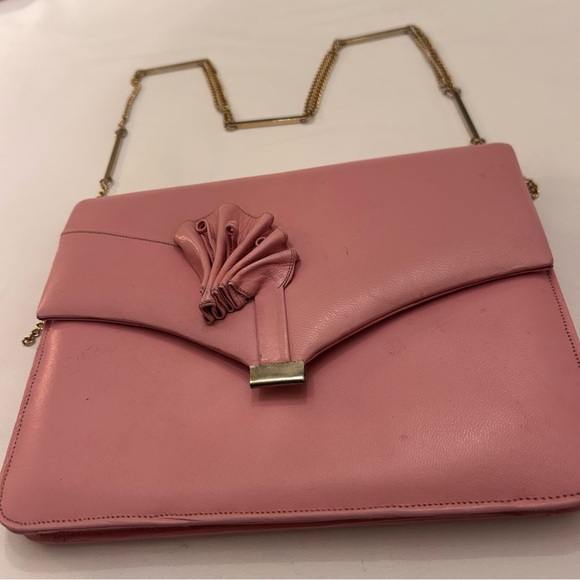 Vintage Pastel Pink Purse With Flower Gold Chain And Magnetic Clasp - Picture 4 of 7